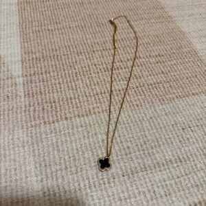 Women’s Reversible black gold & mother of pearl Clover Necklace NEW